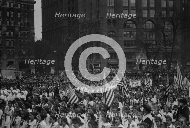 Children at City Hall, 4/27/17, 1917. Creator: Bain News Service.