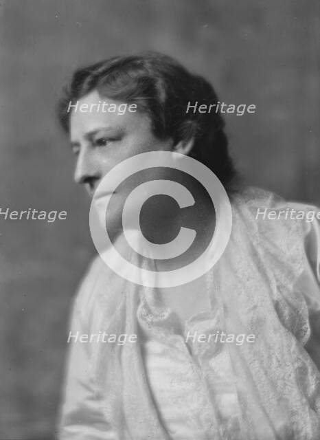 Francis, F., Mrs., portrait photograph, 1914 June. Creator: Arnold Genthe.