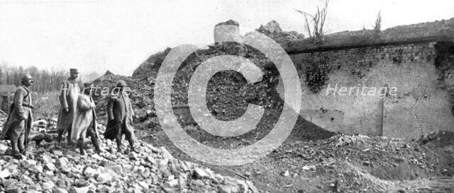 'En territoire libere; Le general Franchet d'Esperey devant les ruines du chateau historique de Ham' Creator: Unknown.