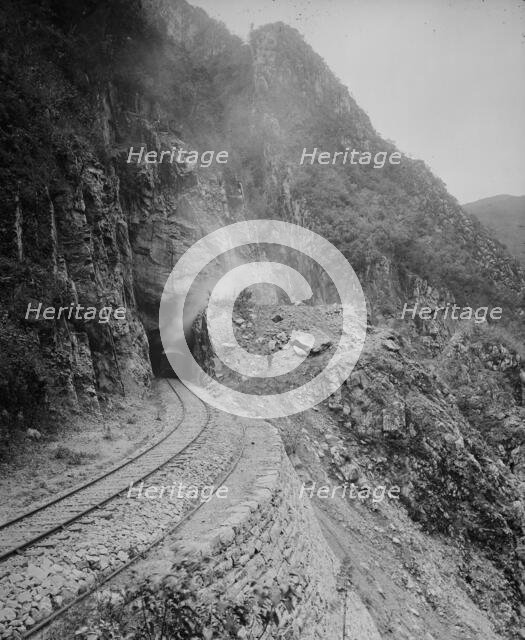 Tunnel 4 from 5, Temasopa [sic] Canon, between 1880 and 1897. Creator: William H. Jackson.