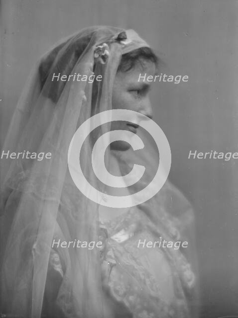 Hall, Ruth, Miss (Mrs. Baldwin Smith), portrait photograph, 1917 Feb. 20. Creator: Arnold Genthe.