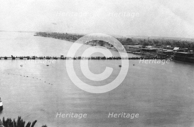 Lower pontoon bridge, Baghdad, Mesopotamia, WWI, 1918. Artist: Unknown
