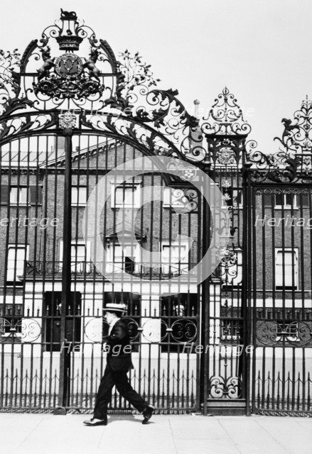 Devonshire House, Piccadilly, City of Westminster, London. Artist: Unknown