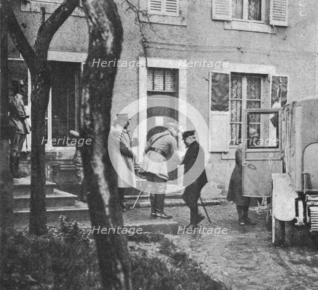 'M. Poincare a Verdun; arrivee du President de la Republique au poste de commandement..., 1916. Creator: Unknown.