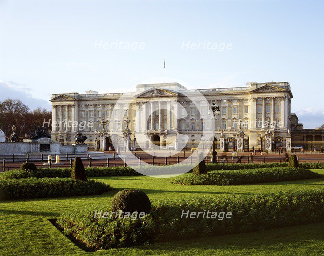 Buckingham Palace, c1990-2010. Artist: Unknown.