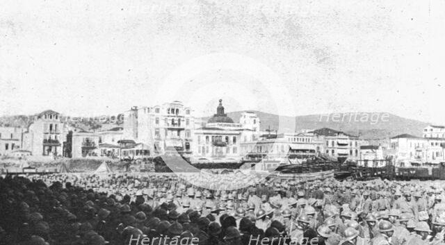 'Les allies a Salonique; L'arrivee des italiens: les troupes italiennes massees sur le mole', 191 Creator: Unknown.