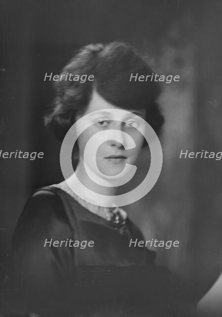 Miss Eaton, portrait photograph, 1918 Nov. 12. Creator: Arnold Genthe.