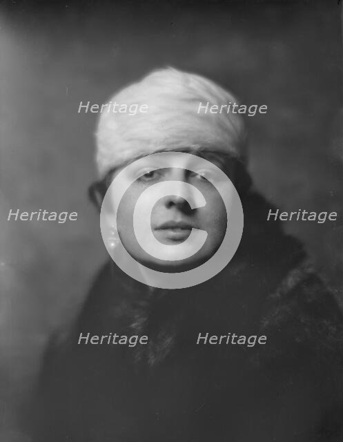 Mrs. Harbeck, portrait photograph, 1918 Mar. 12. Creator: Arnold Genthe.