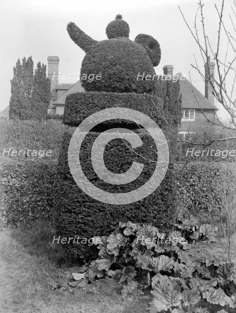 Teapot topiary at Sedlescombe, East Sussex, 1916. Artist: Nathaniel Lloyd