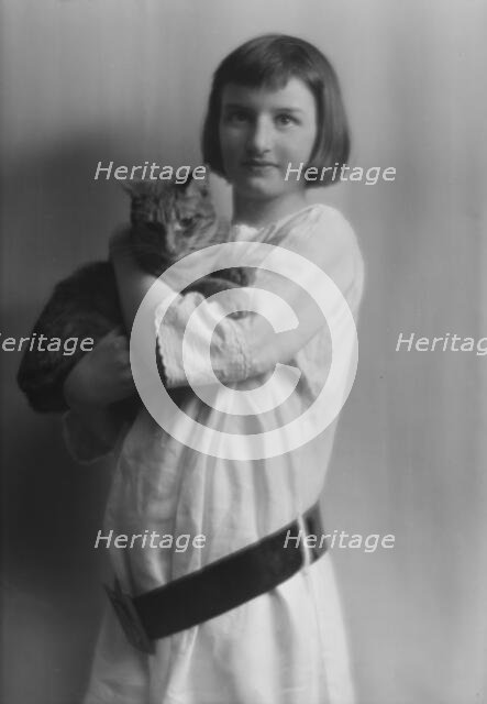 Damrosch, Anita, Miss, with Buzzer the cat, portrait photograph, 1914 Mar. 27. Creator: Arnold Genthe.