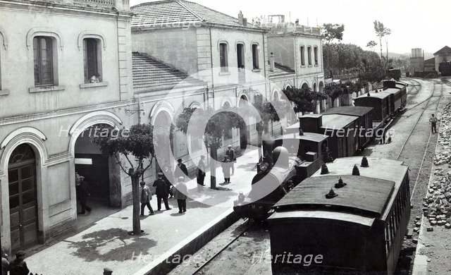 Trains in the Caldes de Montbuy Station, 1910.