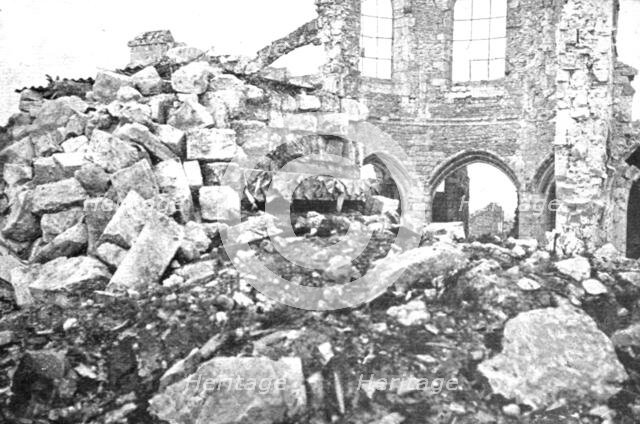''De L'Argonne aux Flandres; Les ruines de Montfaucon; vue generale de la ville et..., 1918. Creator: Unknown.