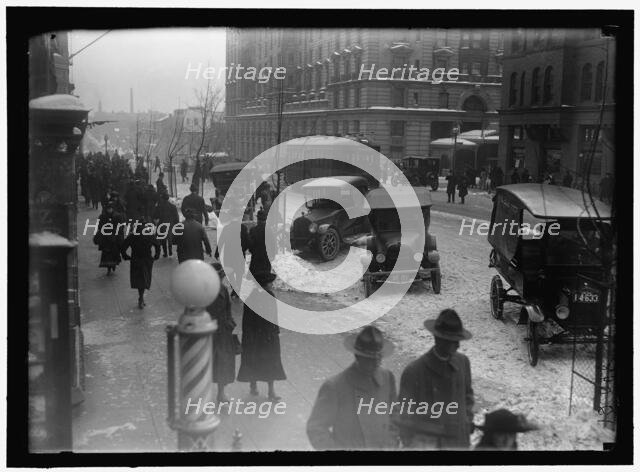 Street scene, with snow, Washington, D.C., between 1913 and 1918. Creator: Harris & Ewing.