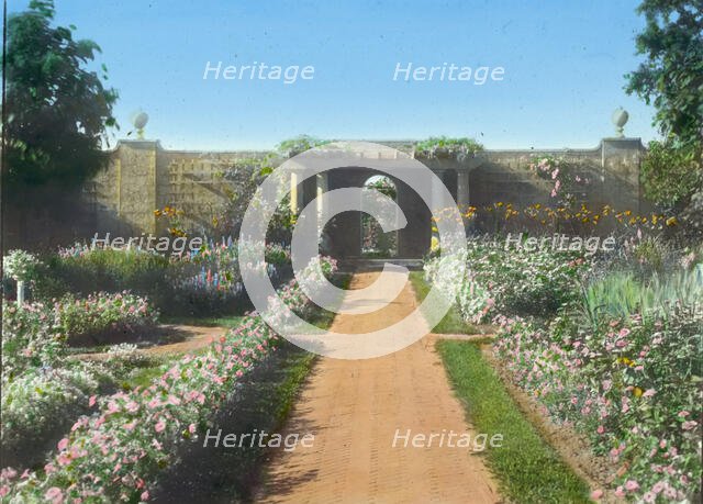"The Fens," Lorenzo Easton Woodhouse house, Huntting Lane, East Hampton, New York, 1914. Creator: Frances Benjamin Johnston.