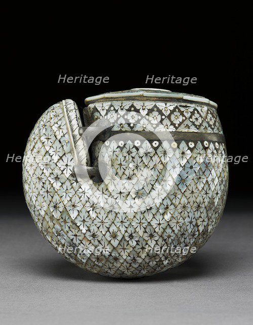 Powder horn, late 18th century - early 19th century. Artist: Unknown.