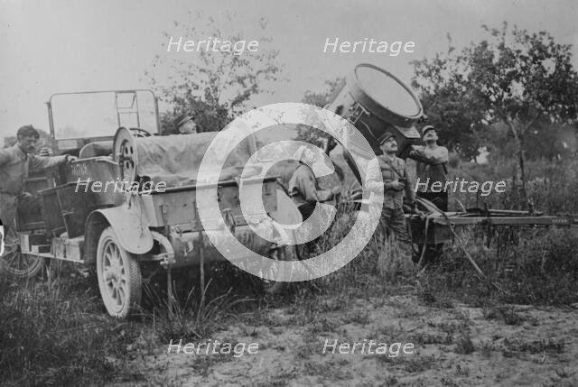 French searchlight for aircraft, between c1915 and 1918. Creator: Bain News Service.