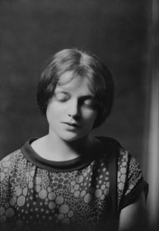 Dora Zaslavsky, portrait photograph, 1925 Aug. 11. Creator: Arnold Genthe.