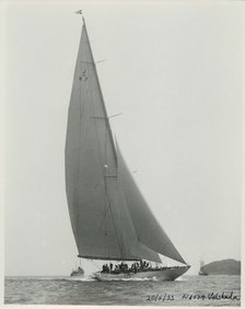 The 205 ton J-class yacht 'Velsheda' sailing close hauled, 1933.  Creator: Kirk & Sons of Cowes.