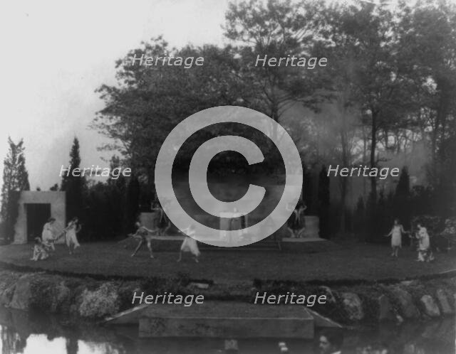 Pageant - Long Island, (1915?). Creator: Frances Benjamin Johnston.