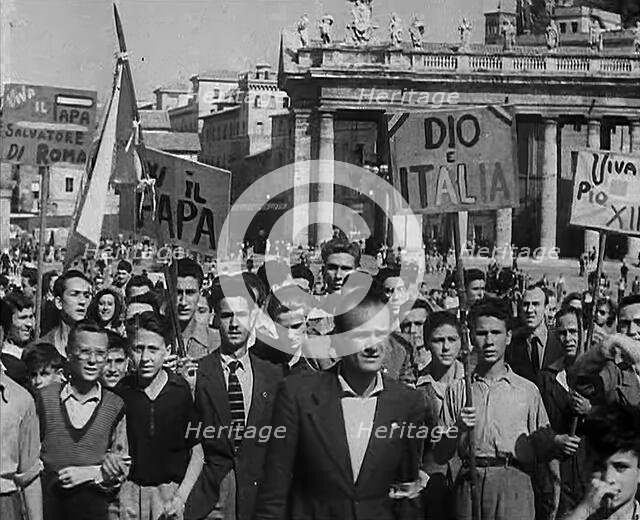 Italian Crowds Marching to St. Peter's Square, 1944. Creator: British Pathe Ltd.