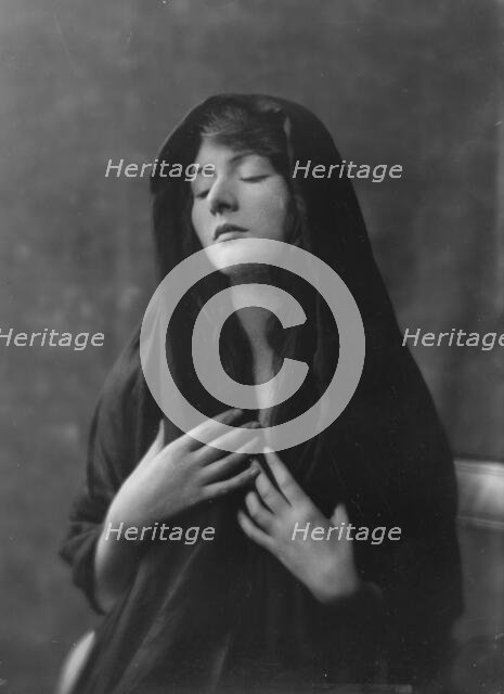 Bermicchi, Miss, portrait photograph, 1916. Creator: Arnold Genthe.
