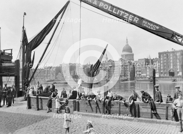 Bankside, west of Southwark Bridge, London, early 1930s. Artist: George Davison Reid