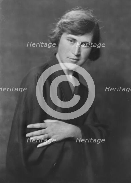 Miss Dorothy, portrait photograph, 1918 July 15. Creator: Arnold Genthe.