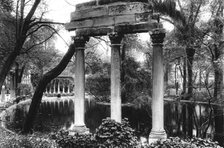 The Naumachia's Corinthian columns, Parc Monceau, Paris, 1931.Artist: Ernest Flammarion