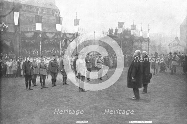 'Le Baton de Petain; Sur l'esplanade de Metz, le 8 decembre 1918: Le president de la Repub..., 1918. Creator: Unknown.