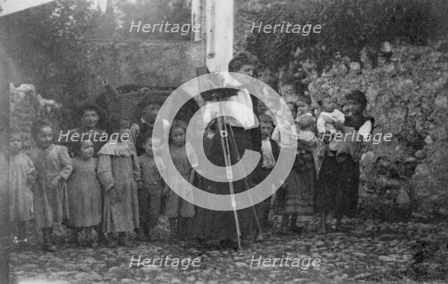 Miss Johnston & audience, Lake Como, Italy, 1899. Creator: Frances Benjamin Johnston.