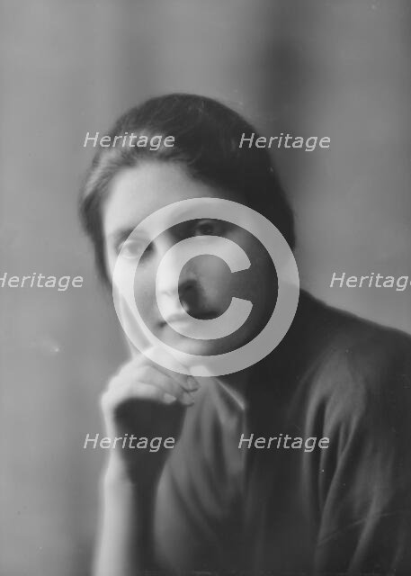 De Saulles, J.L., Mrs., portrait photograph, 1915 May 28. Creator: Arnold Genthe.