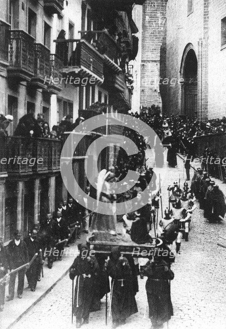 Easter, Good Friday procession in Fuenterrabía (Guipúzcoa), Postcards from the 1920s.