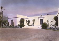 "Solana," Frederick Forrest Peabody house, Eucalyptus Hill Road, Montecito, California, 1917. Creator: Frances Benjamin Johnston.