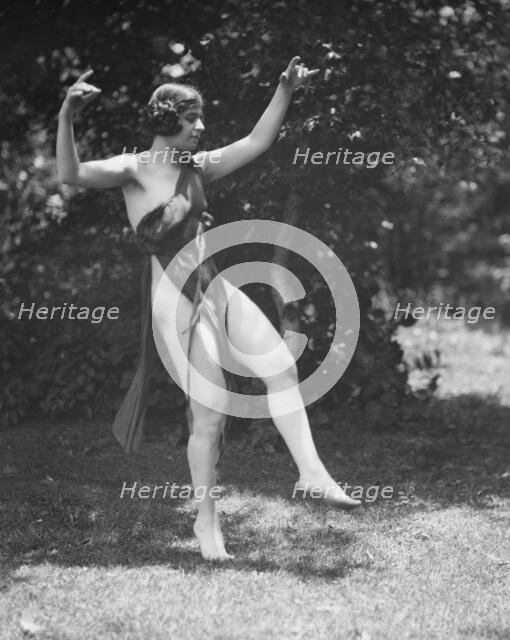 Wanger, Beatrice, Miss, 1921 June 21. Creator: Arnold Genthe.