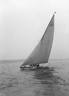 The 6 Metre 'Bubble' sailing upwind, 1914. Creator: Kirk & Sons of Cowes.