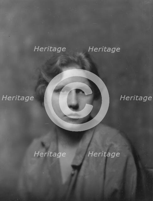 Hunter, Charlotte, Miss, portrait photograph, 1916 or 1917. Creator: Arnold Genthe.