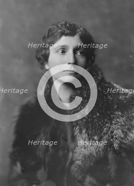 Miss Elizabeth Hutchinson Packard, portrait photograph, 1918 May 7. Creator: Arnold Genthe.