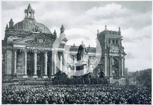 Philipp Scheidemann announcing the creation of a new German republic, 9th November, 1918. Artist: Unknown