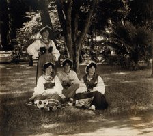 Italian women, between 1905 and 1915. Creator: Sergey Mikhaylovich Prokudin-Gorsky.