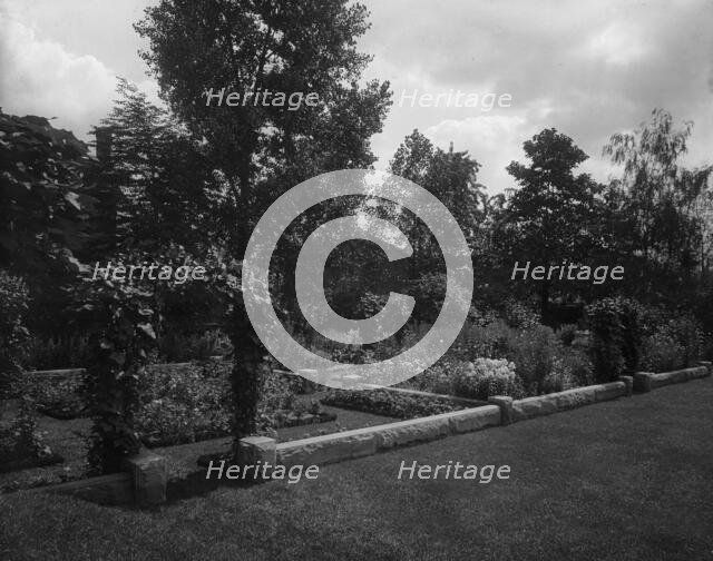 Garden and arbor, residence of Mrs. Franklin H. Walker, Detroit, Mich., between 1900 and 1920. Creator: Unknown.