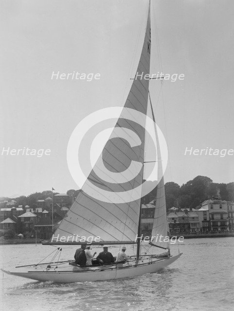 The 6 Metre class sailing yacht 'Reg', 1922. Creator: Kirk & Sons of Cowes.