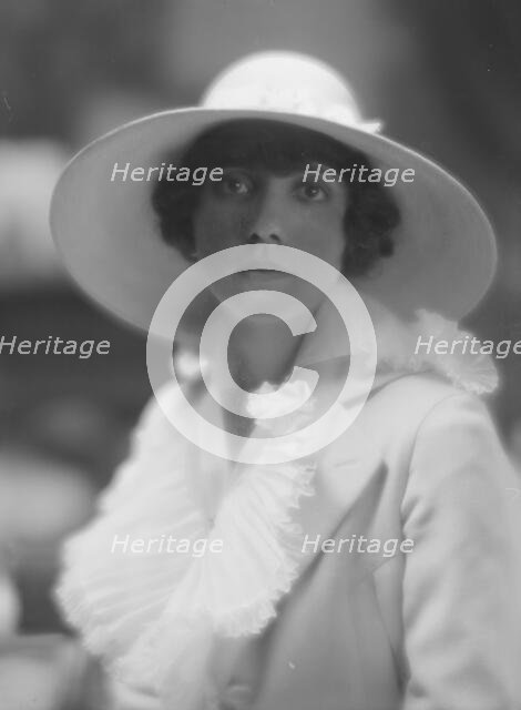 McCallum, S.M., Mrs., portrait photograph, 1916. Creator: Arnold Genthe.