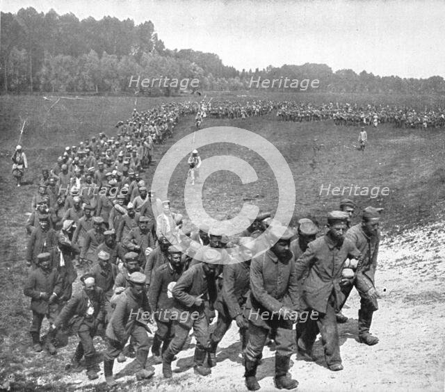 'Les "Douceurs" de la captivite; convoi de prisonniers en marche vers la gare..., 1916 (1924) Creator: Unknown.