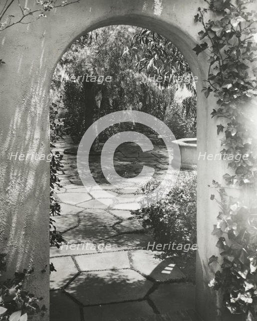 Wellington Stanley Morse house, 450 South San Rafael Avenue, Pasadena, California, 1917. Creator: Frances Benjamin Johnston.