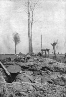 'Seconde bataille d'Ypres; Dans le secteur Anglais: les King's Liverpools en premiere ligne', 1915. Creator: Unknown.