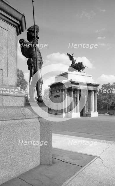 Wellington Arch, Westminster, London, c1945-c1980. Artist: Eric de Maré.