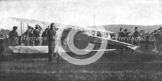 'Avions allemands sur territoire Suisse; atterrissage d'un avion allemand es Suisse..., 1916. Creator: Unknown.