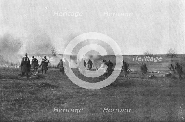 'Apres l'explosion d'une mine pres de vauquois : l'attaque de l'entonnoir a la grenade et..., c1916. Creator: Unknown.