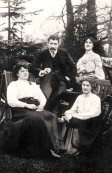 Zena (1887-1975) and Phyllis Dare (1890-1975), English actresses, with their parents, 1906.Artist: Foulsham and Banfield
