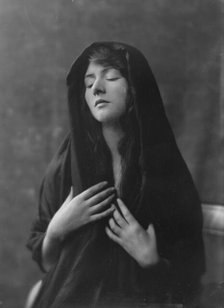 Bermicchi, Miss, portrait photograph, 1916. Creator: Arnold Genthe.